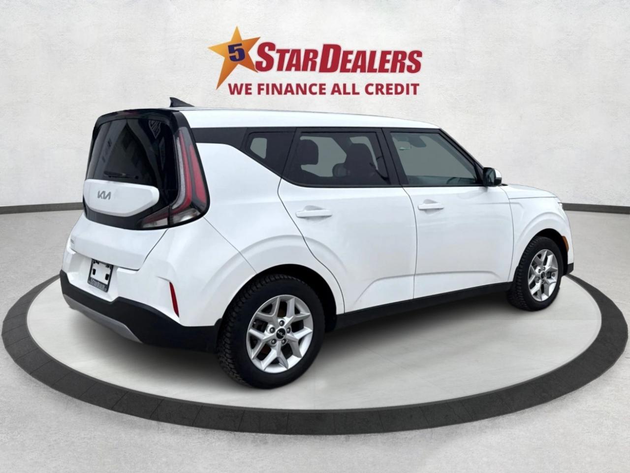 2023 Kia Soul EX IVT HEATED SEATS LOW KM! WE FINANCE ALL CREDIT Photo
