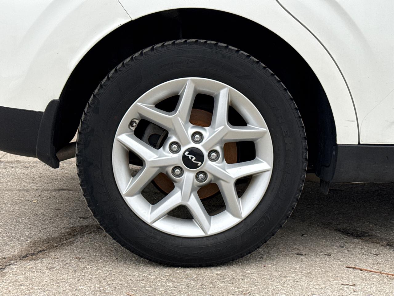 2023 Kia Soul EX IVT HEATED SEATS LOW KM! WE FINANCE ALL CREDIT Photo