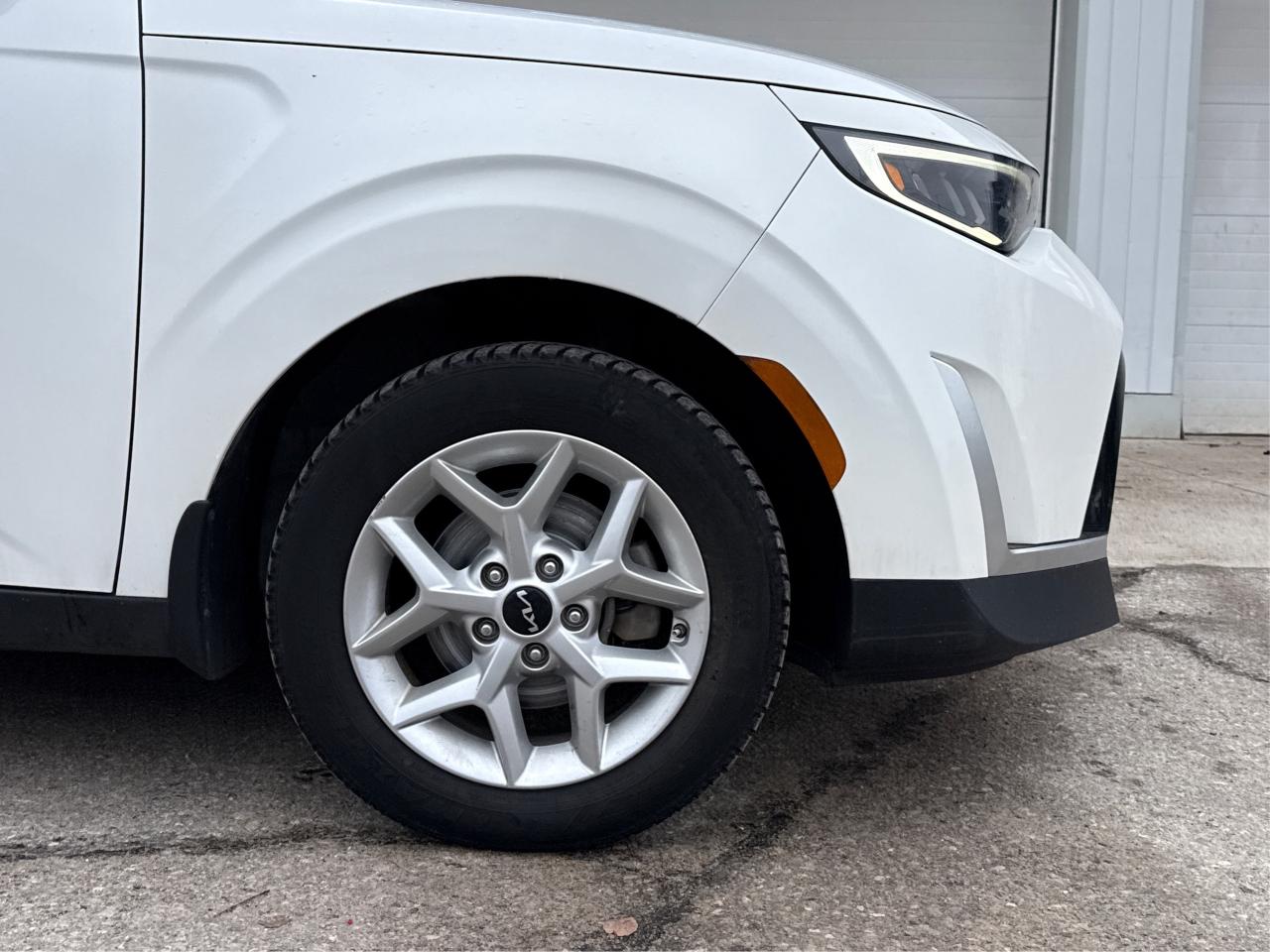 2023 Kia Soul EX IVT HEATED SEATS LOW KM! WE FINANCE ALL CREDIT Photo