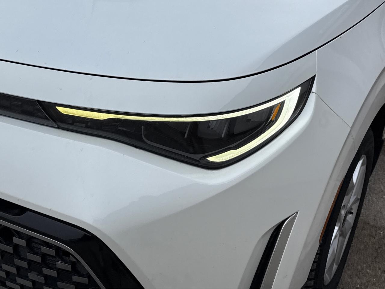 2023 Kia Soul EX IVT HEATED SEATS LOW KM! WE FINANCE ALL CREDIT Photo