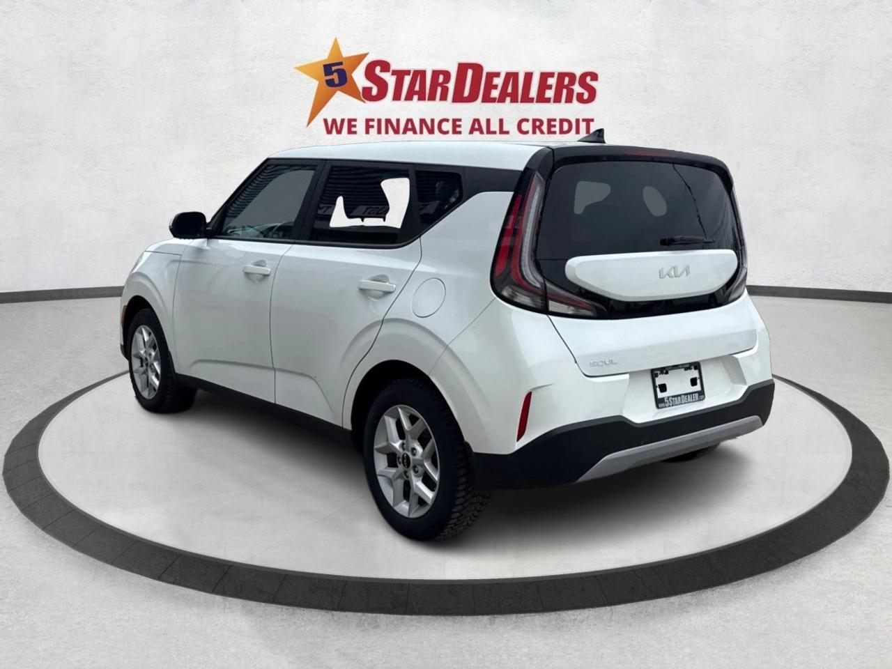 2023 Kia Soul EX IVT HEATED SEATS LOW KM! WE FINANCE ALL CREDIT Photo4