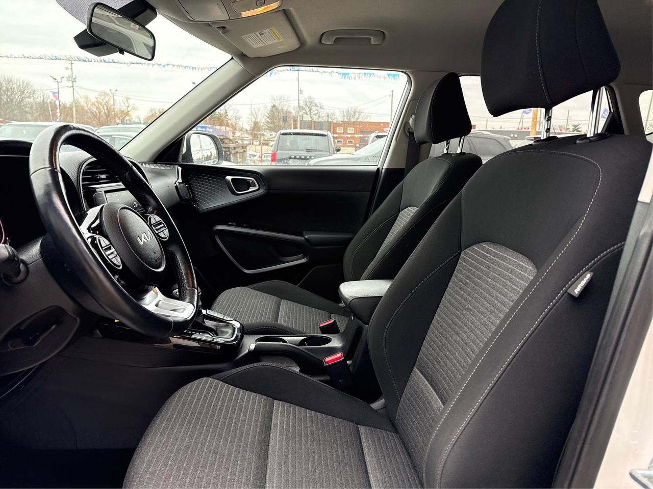 2023 Kia Soul EX IVT HEATED SEATS LOW KM! WE FINANCE ALL CREDIT Photo