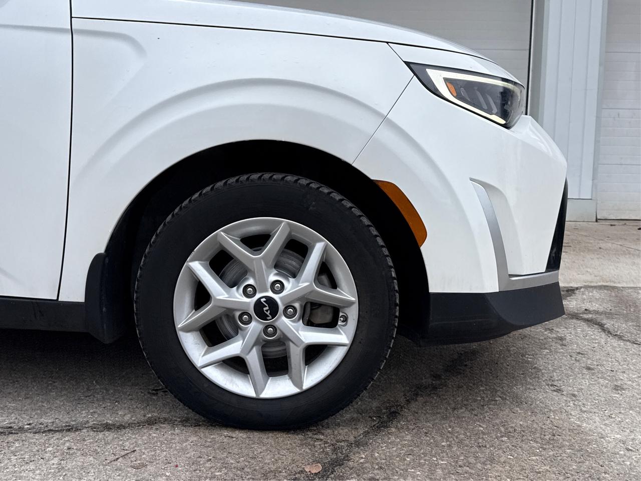 2023 Kia Soul EX IVT HEATED SEATS LOW KM! WE FINANCE ALL CREDIT Photo