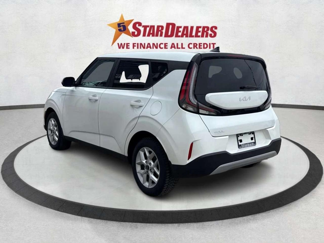 2023 Kia Soul EX IVT HEATED SEATS LOW KM! WE FINANCE ALL CREDIT Photo4