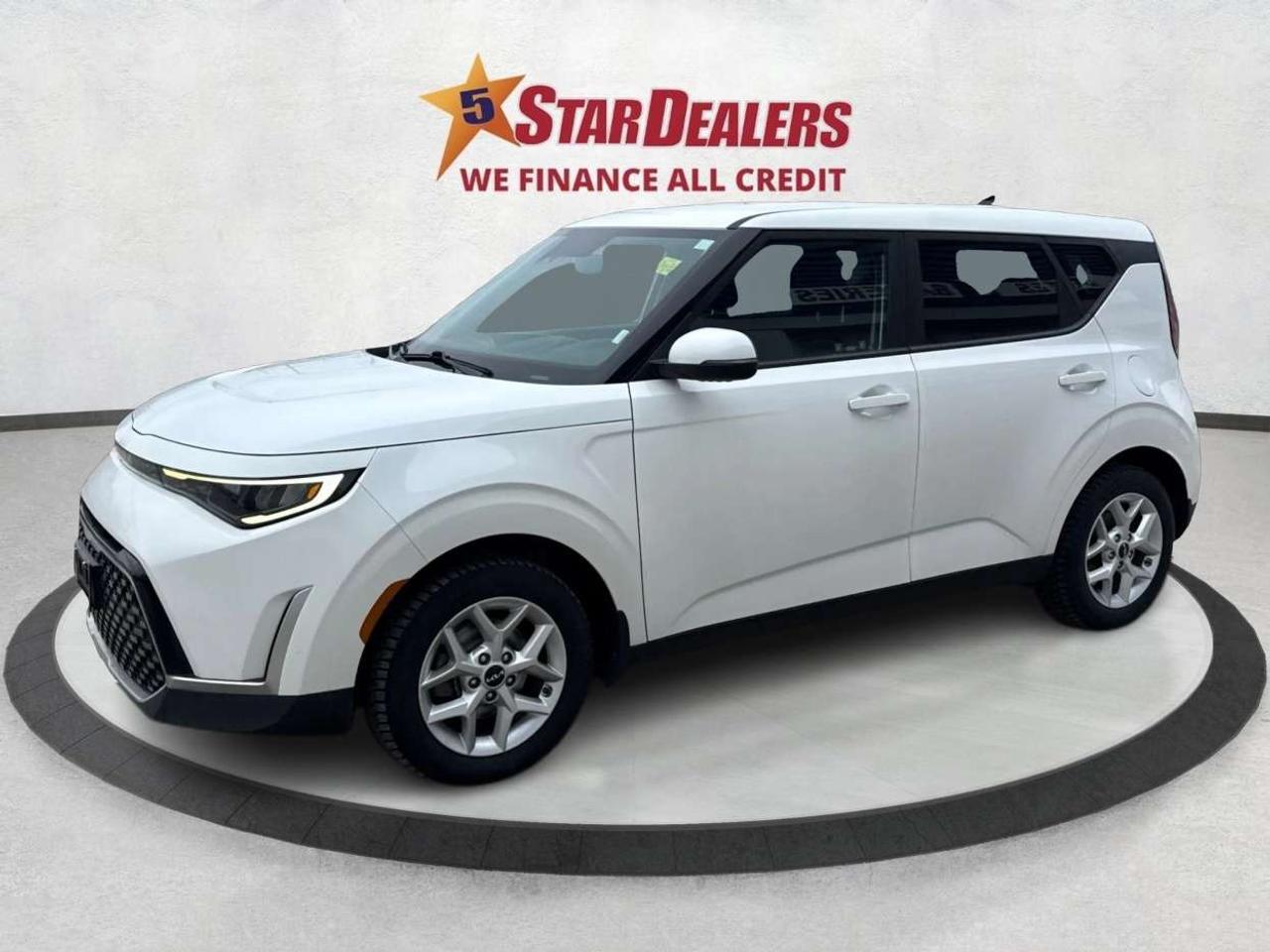 2023 Kia Soul EX IVT HEATED SEATS LOW KM! WE FINANCE ALL CREDIT Photo