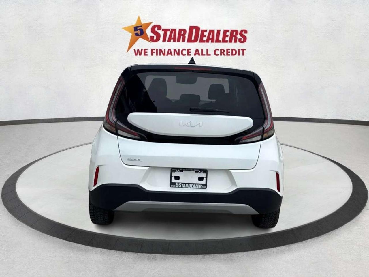 2023 Kia Soul EX IVT HEATED SEATS LOW KM! WE FINANCE ALL CREDIT Photo