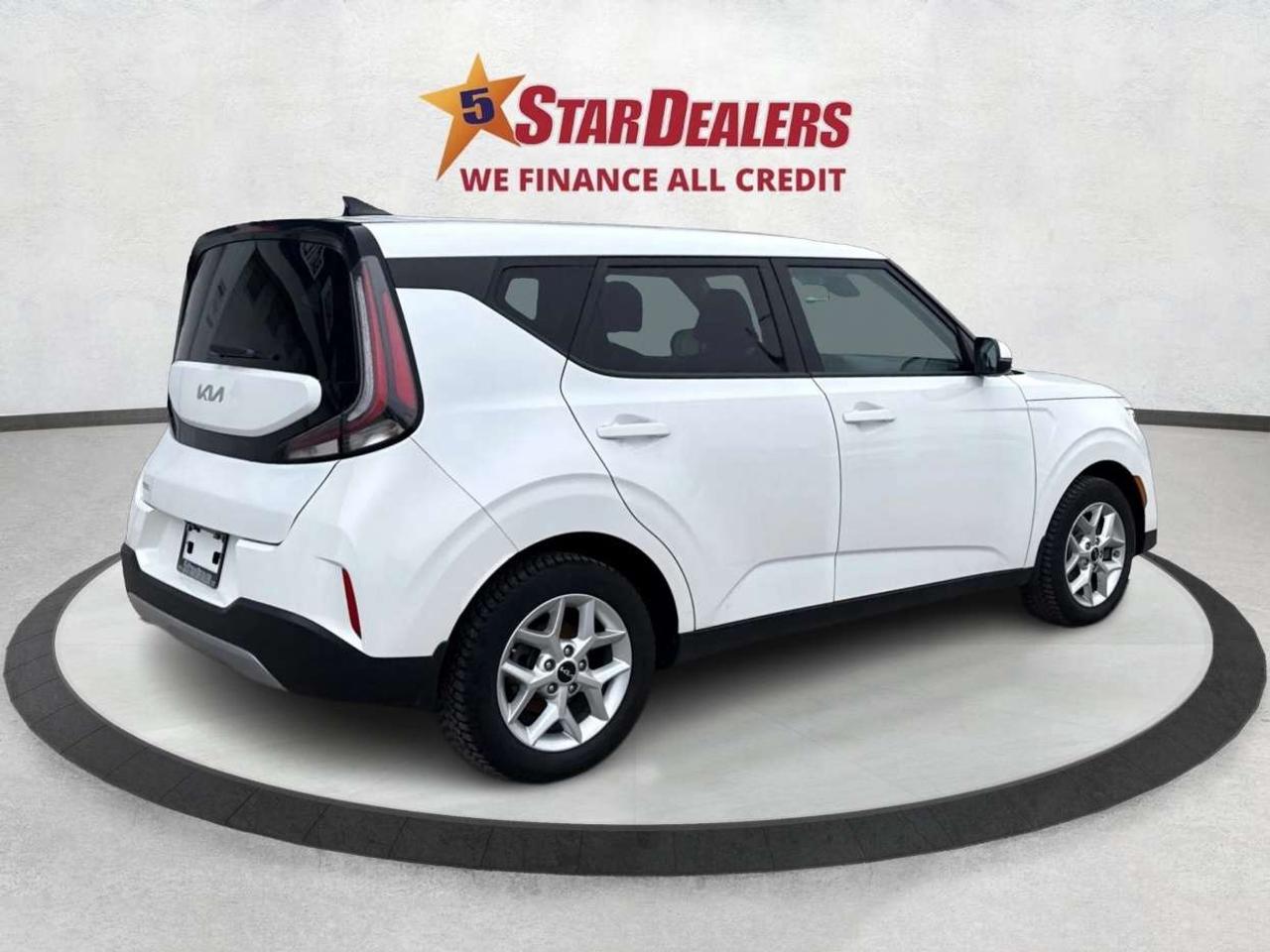 2023 Kia Soul EX IVT HEATED SEATS LOW KM! WE FINANCE ALL CREDIT Photo