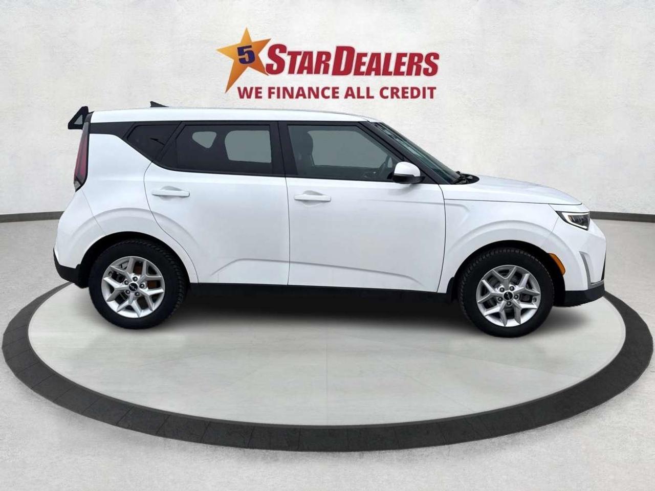 2023 Kia Soul EX IVT HEATED SEATS LOW KM! WE FINANCE ALL CREDIT Photo