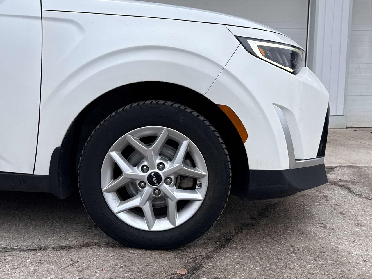 2023 Kia Soul EX IVT HEATED SEATS LOW KM! WE FINANCE ALL CREDIT Photo