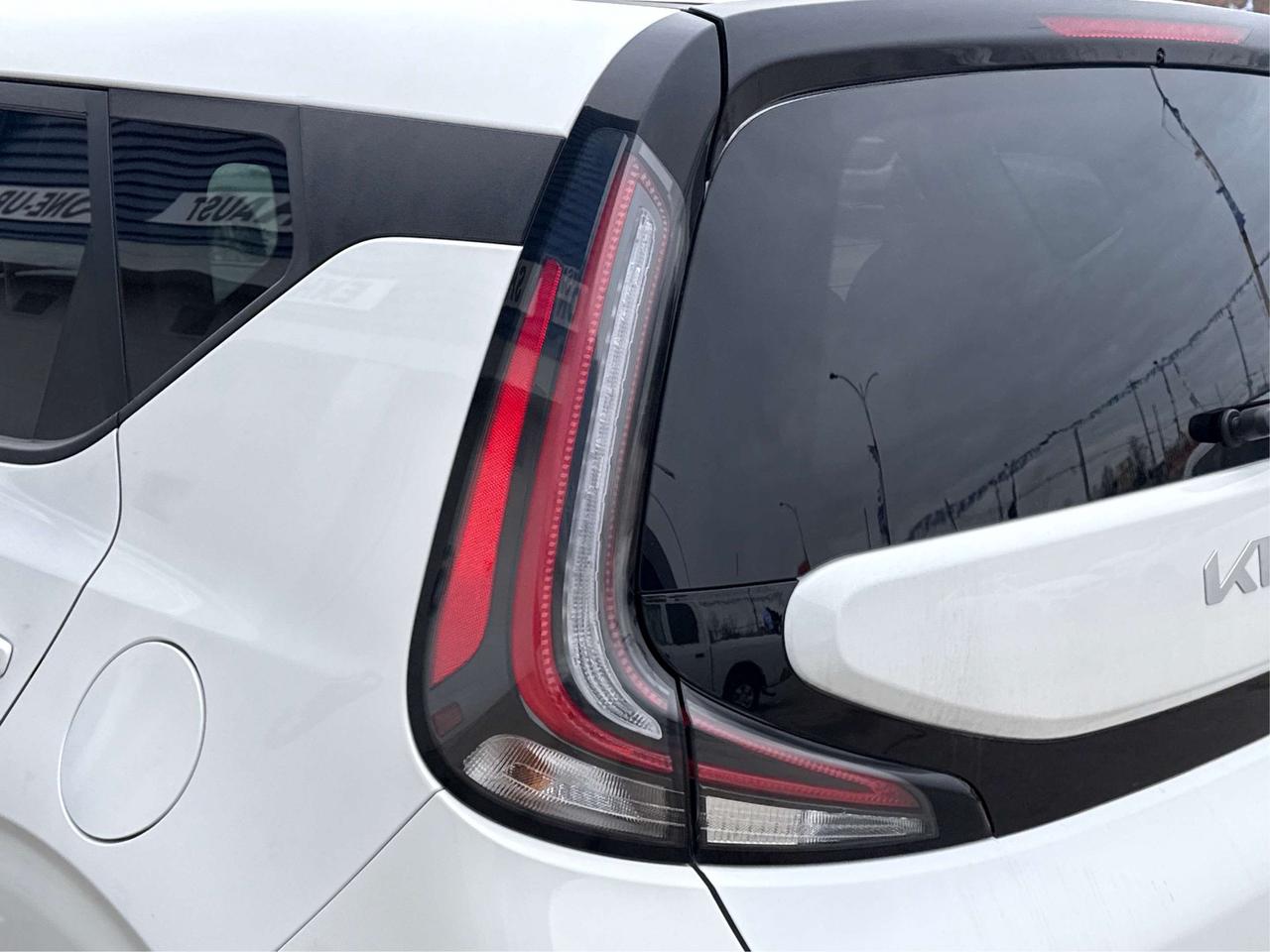 2023 Kia Soul EX IVT HEATED SEATS LOW KM! WE FINANCE ALL CREDIT Photo
