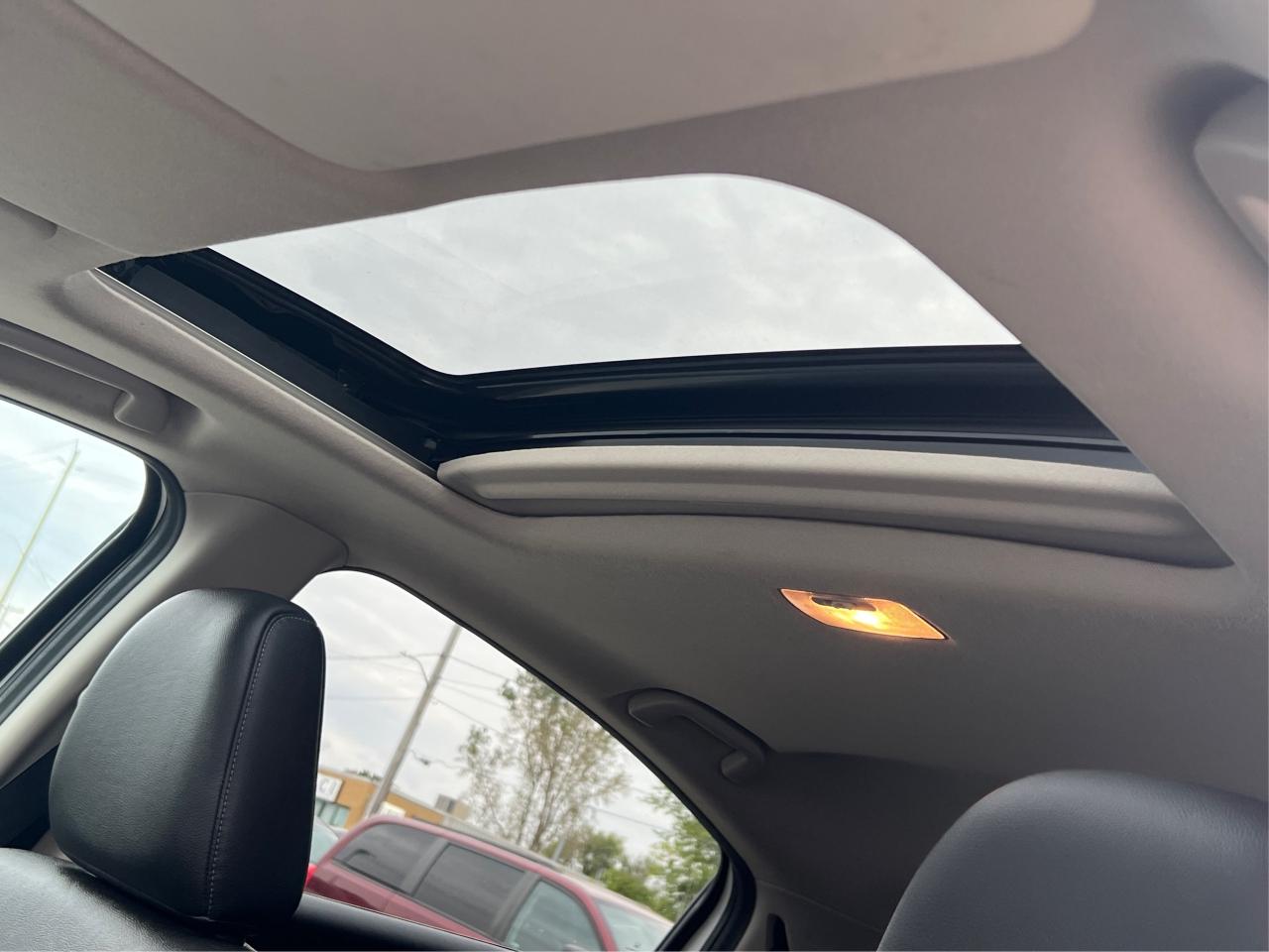 2016 Honda HR-V 4WD 4dr CVT EX-L w-Navi ROOF LEATHER WE FINANCE Photo