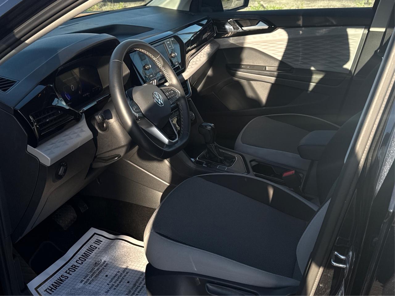 2024 Volkswagen Taos Trendline HEATED SEATS LOW KM WE FINANCE ALL CREDT Photo