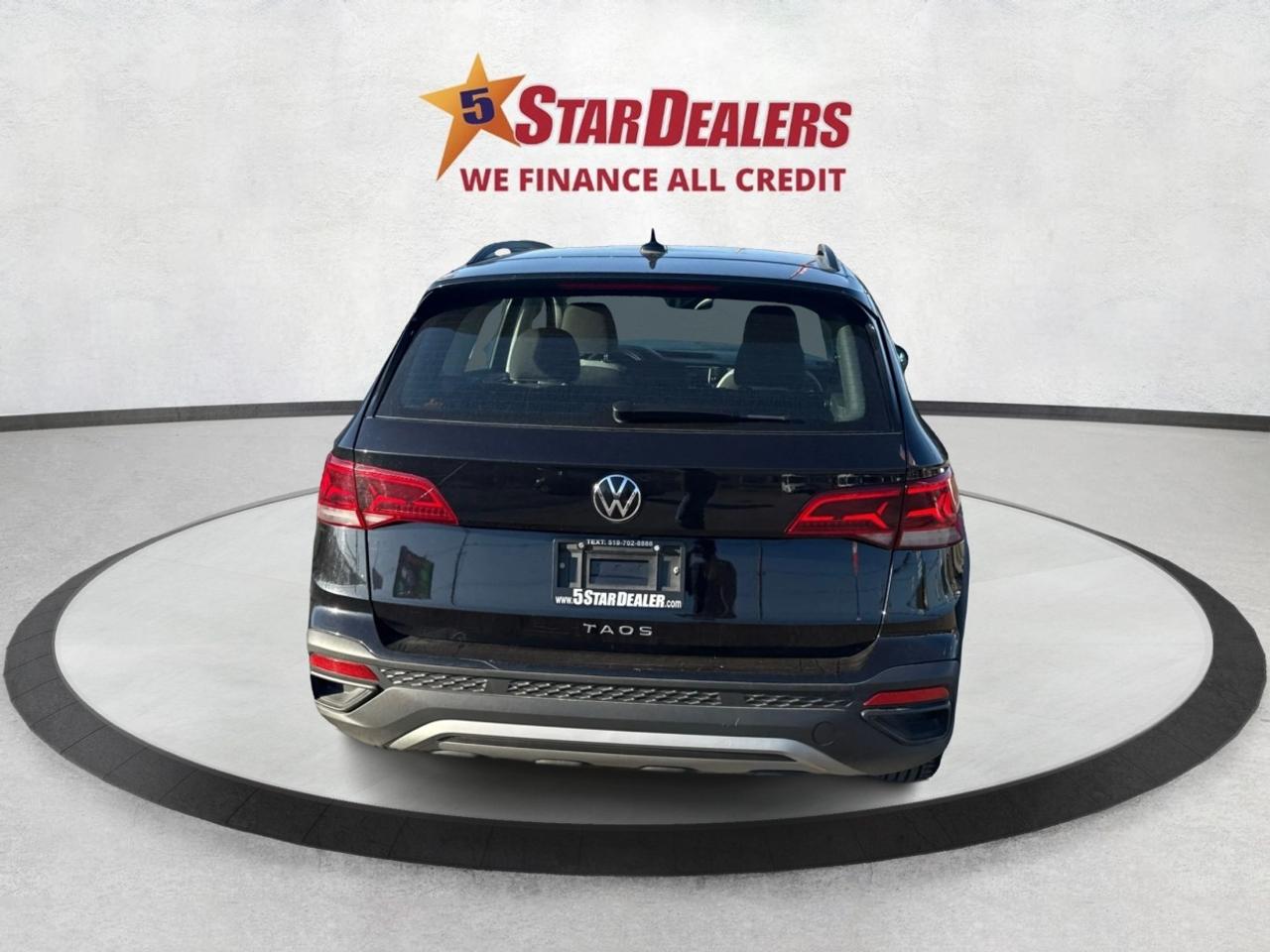 2024 Volkswagen Taos Trendline HEATED SEATS LOW KM WE FINANCE ALL CREDT Photo