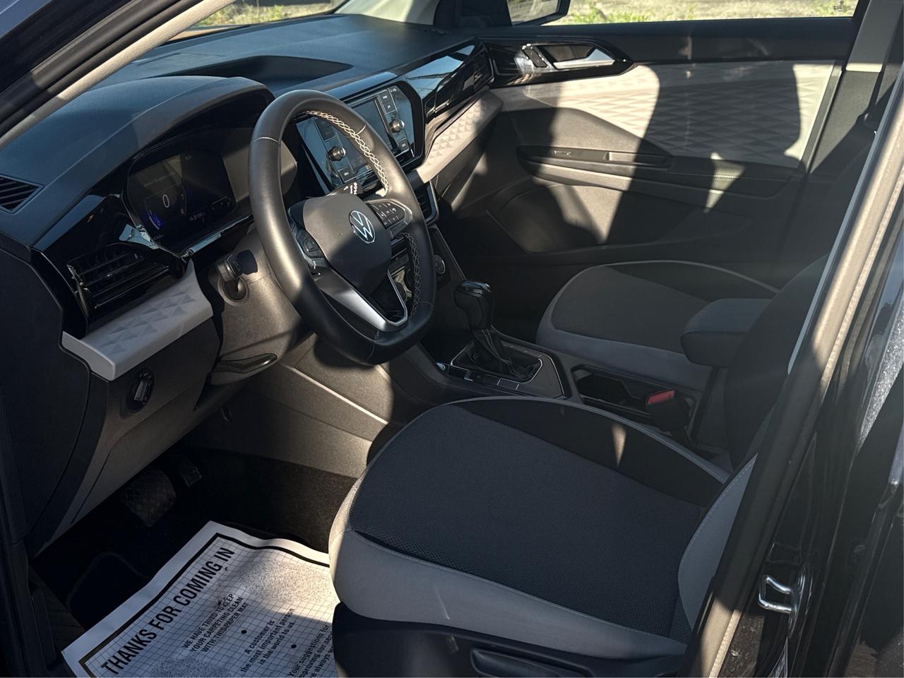 2024 Volkswagen Taos Trendline HEATED SEATS LOW KM WE FINANCE ALL CREDT Photo