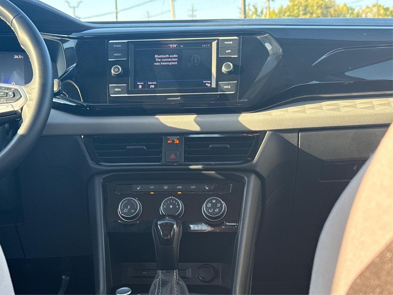 2024 Volkswagen Taos Trendline HEATED SEATS LOW KM WE FINANCE ALL CREDT Photo