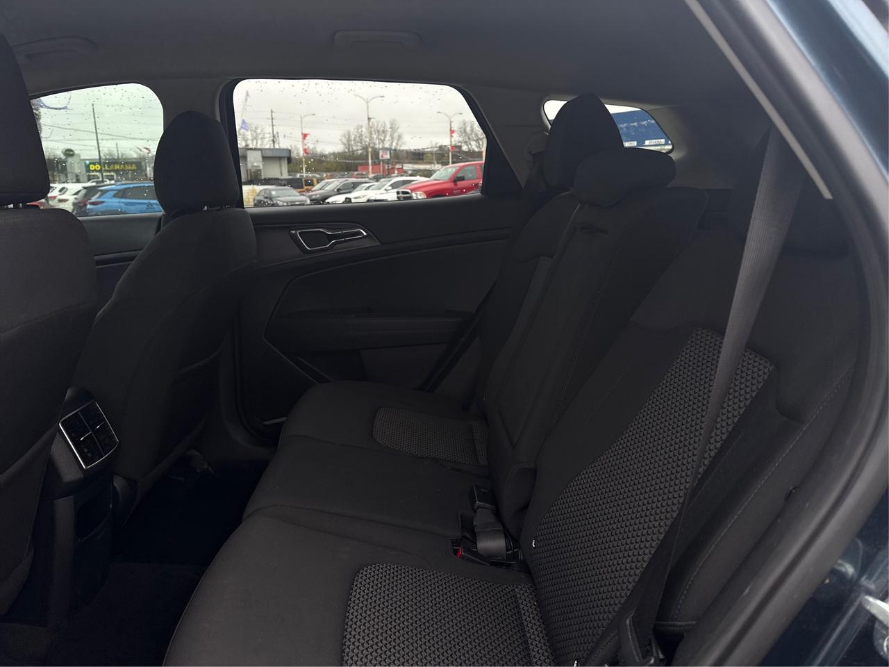 2023 Kia Sportage FWD HEATED SEATS REAR CAM WE FINANCE ALL CREDIT! Photo