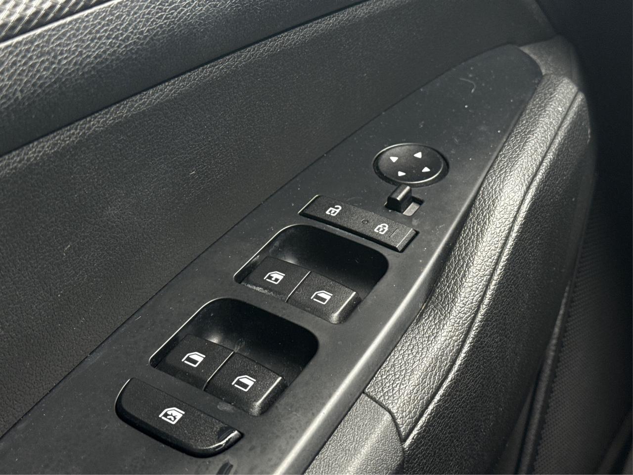 2023 Kia Sportage FWD HEATED SEATS REAR CAM WE FINANCE ALL CREDIT! Photo