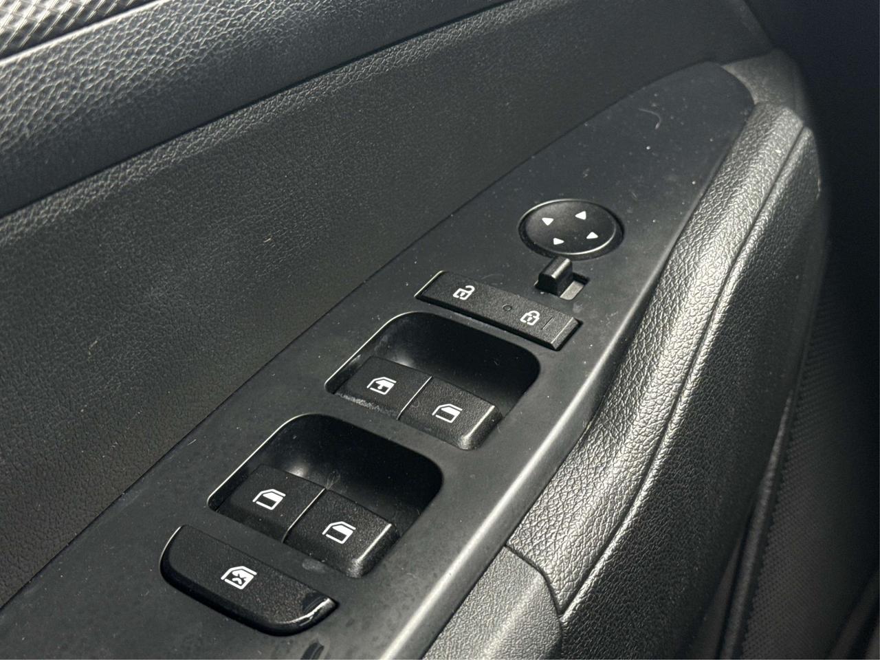 2023 Kia Sportage FWD HEATED SEATS REAR CAM WE FINANCE ALL CREDIT! Photo
