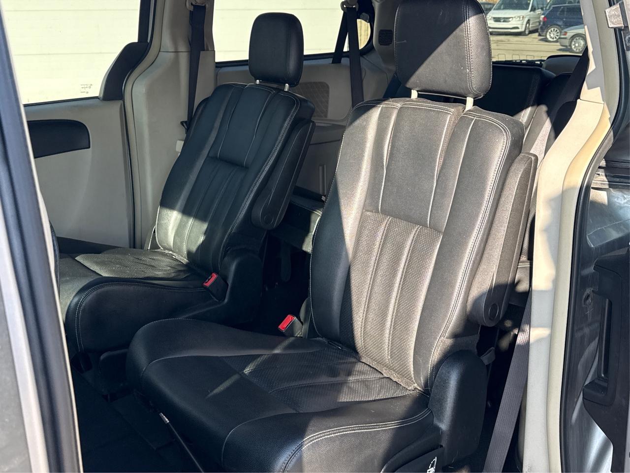 2017 Dodge Grand Caravan NAV LEATHER SUNROOF LOADED! WE FINANCE ALL CREDIT Photo