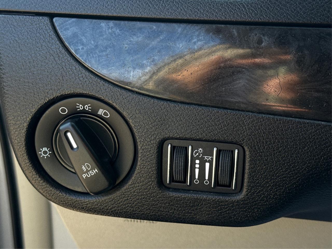 2017 Dodge Grand Caravan NAV LEATHER SUNROOF LOADED! WE FINANCE ALL CREDIT Photo