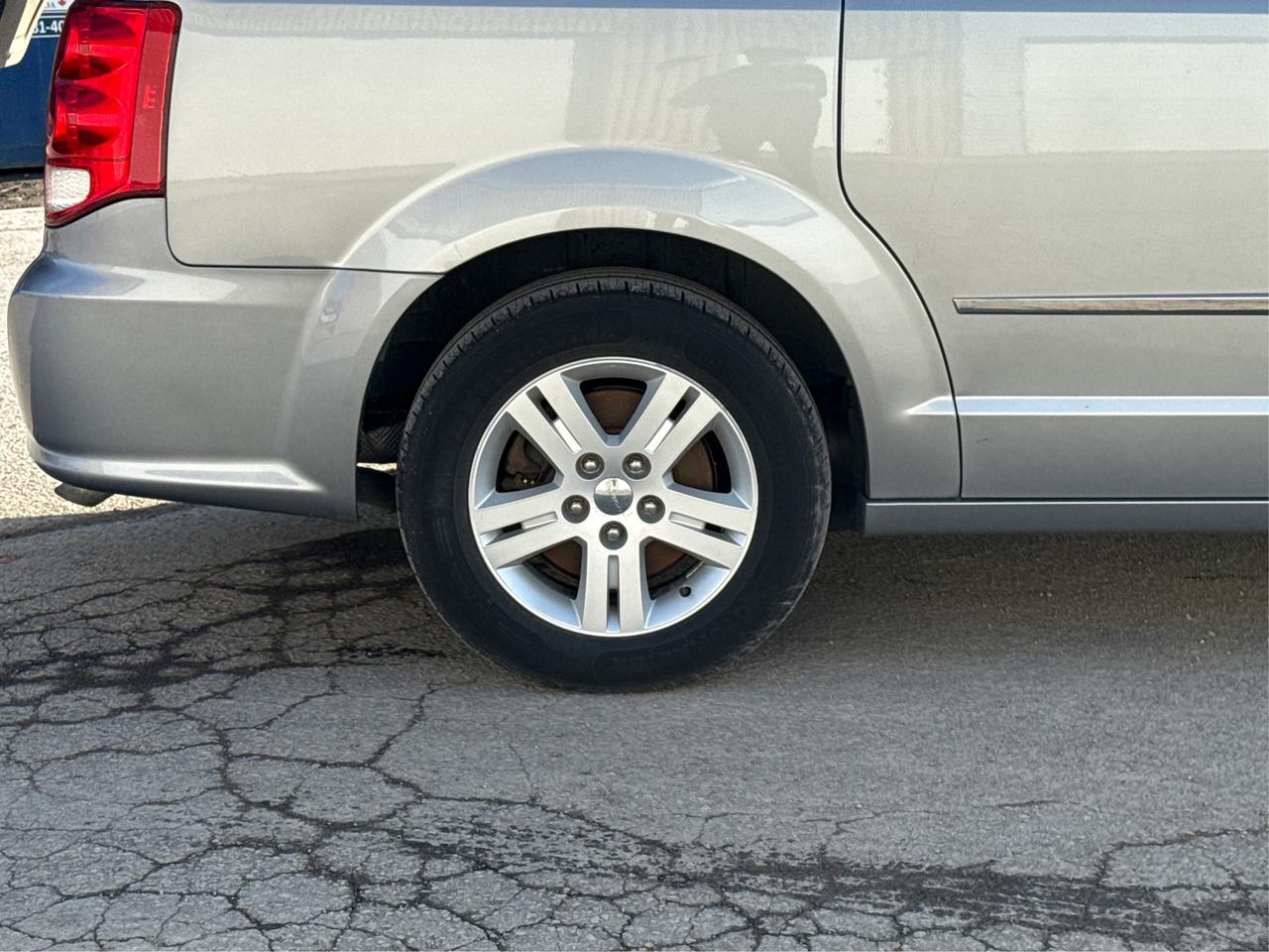 2017 Dodge Grand Caravan NAV LEATHER SUNROOF LOADED! WE FINANCE ALL CREDIT Photo