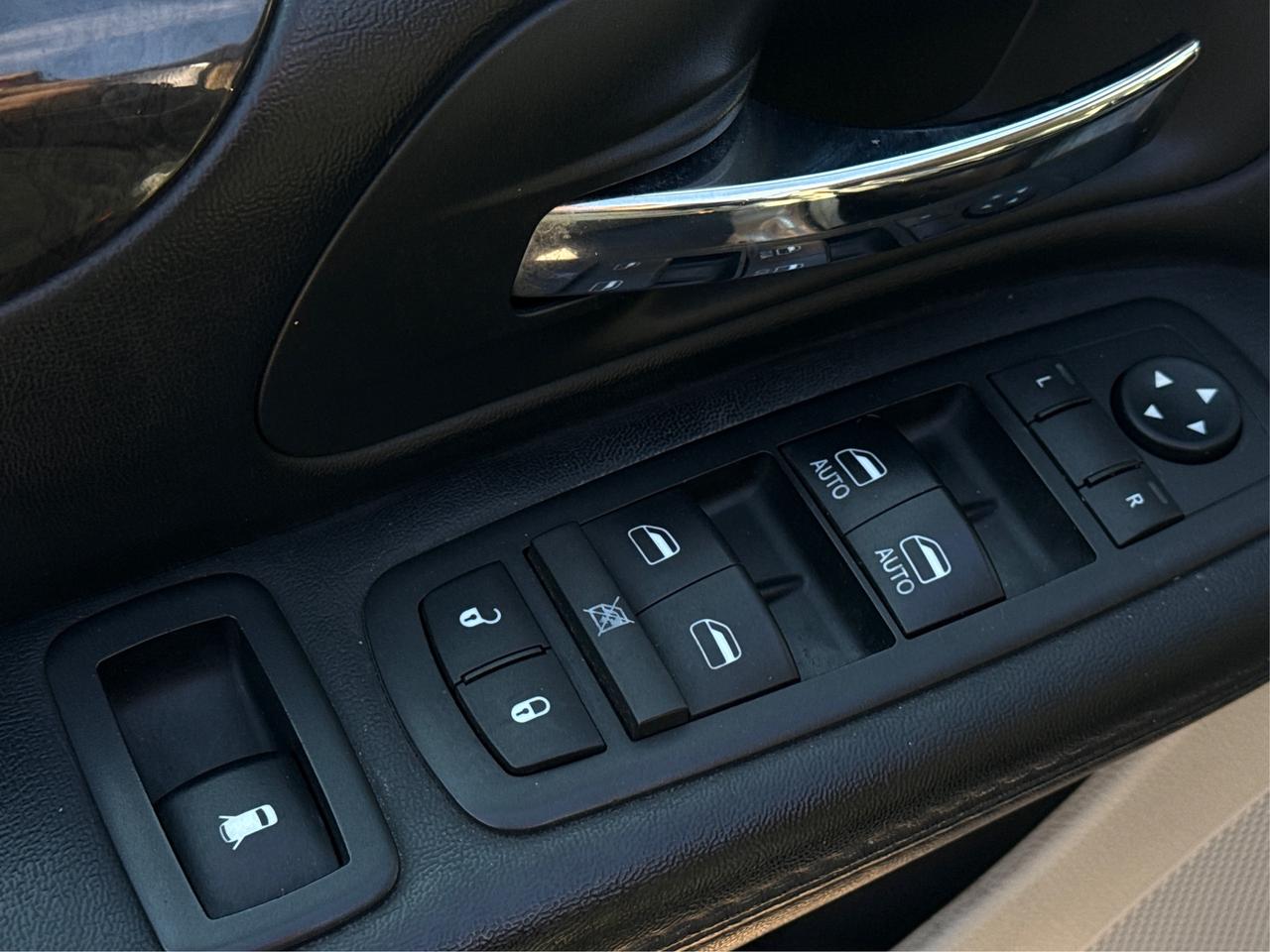 2017 Dodge Grand Caravan NAV LEATHER SUNROOF LOADED! WE FINANCE ALL CREDIT Photo