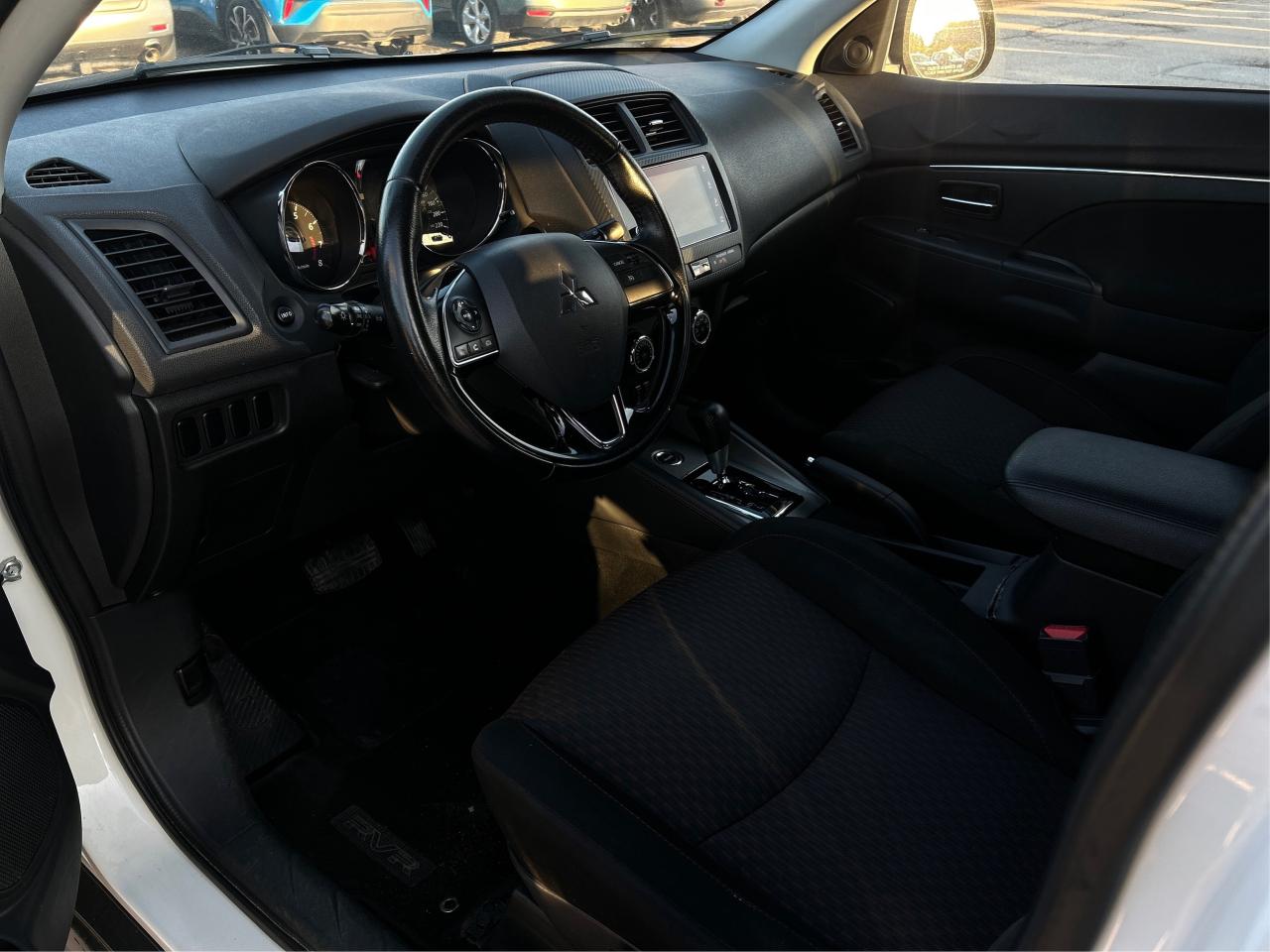 2018 Mitsubishi RVR AWD R-CAM LOADED CLEAN! WE FINANCE ALL CREDIT! Photo