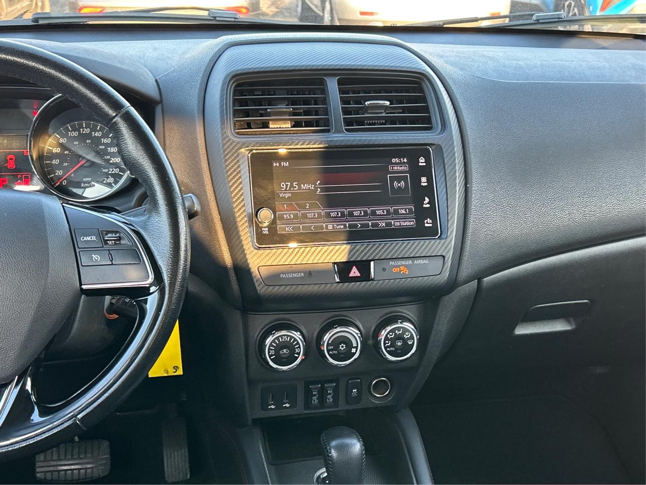 2018 Mitsubishi RVR AWD R-CAM LOADED CLEAN! WE FINANCE ALL CREDIT! Photo