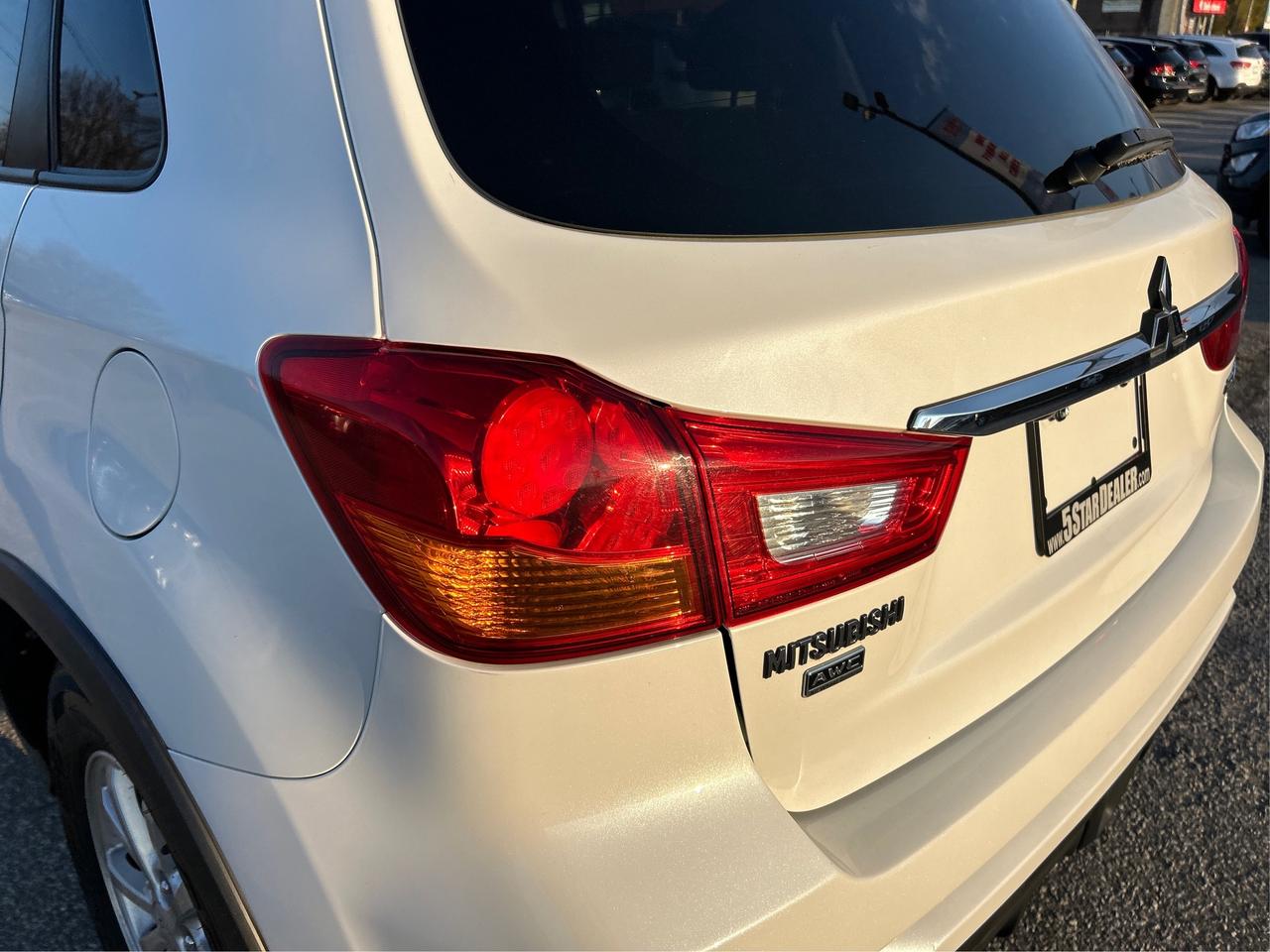 2018 Mitsubishi RVR AWD R-CAM LOADED CLEAN! WE FINANCE ALL CREDIT! Photo