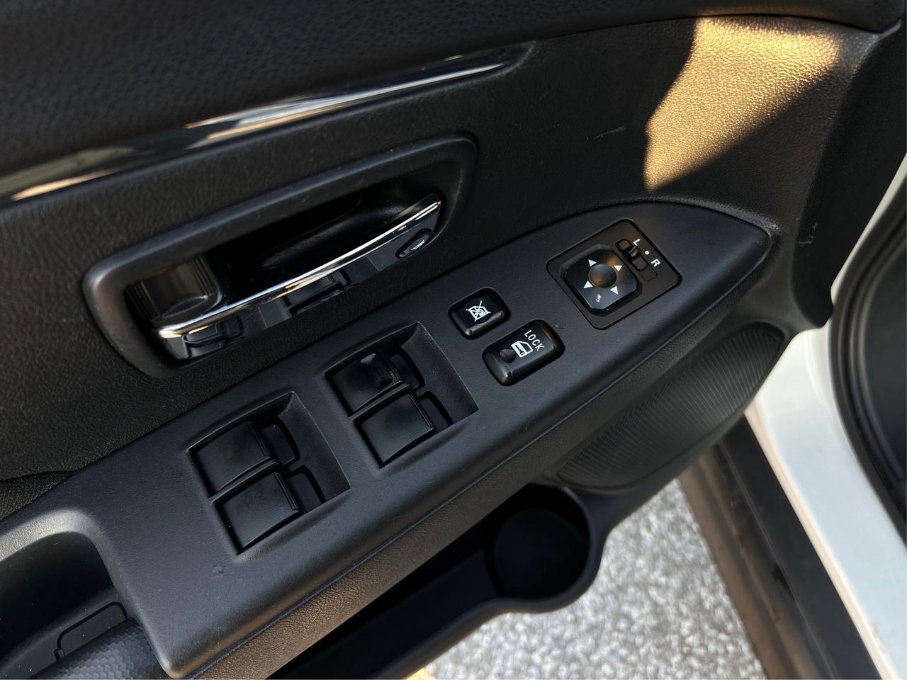 2018 Mitsubishi RVR AWD R-CAM LOADED CLEAN! WE FINANCE ALL CREDIT! Photo