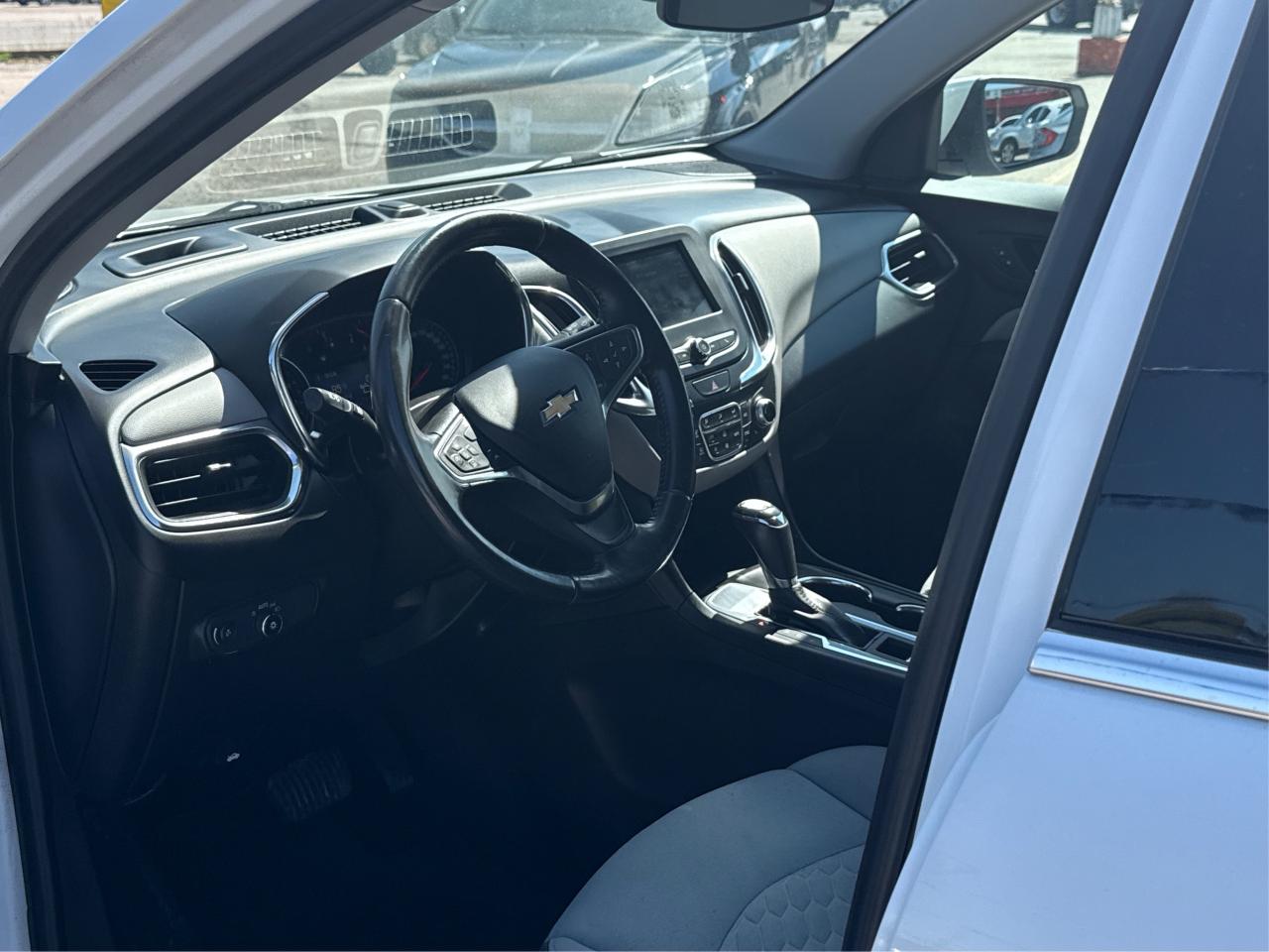 2019 Chevrolet Equinox LT HEATED SEATS LOADED WE FINANCE ALL CREDIT! Photo