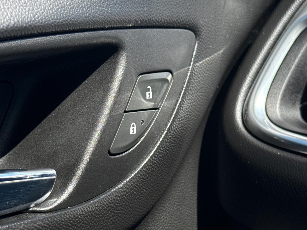 2019 Chevrolet Equinox LT HEATED SEATS LOADED WE FINANCE ALL CREDIT! Photo