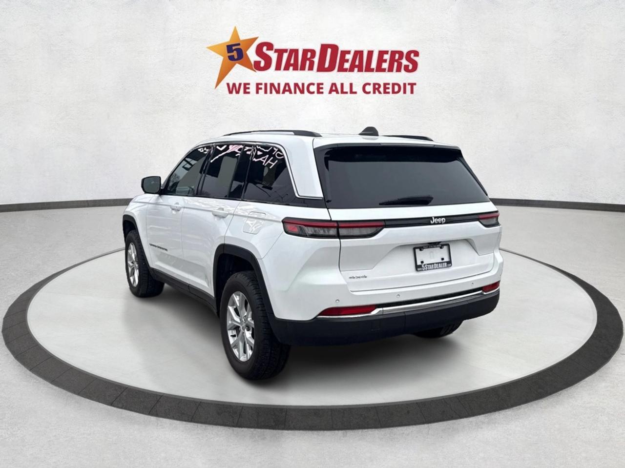 2023 Jeep Grand Cherokee NAV LEATHER HEATED SEATS! WE FINANCE ALL CREDIT! Photo4