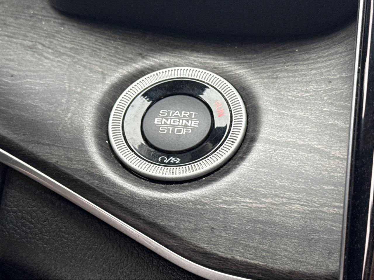 2023 Jeep Grand Cherokee NAV LEATHER HEATED SEATS! WE FINANCE ALL CREDIT! Photo