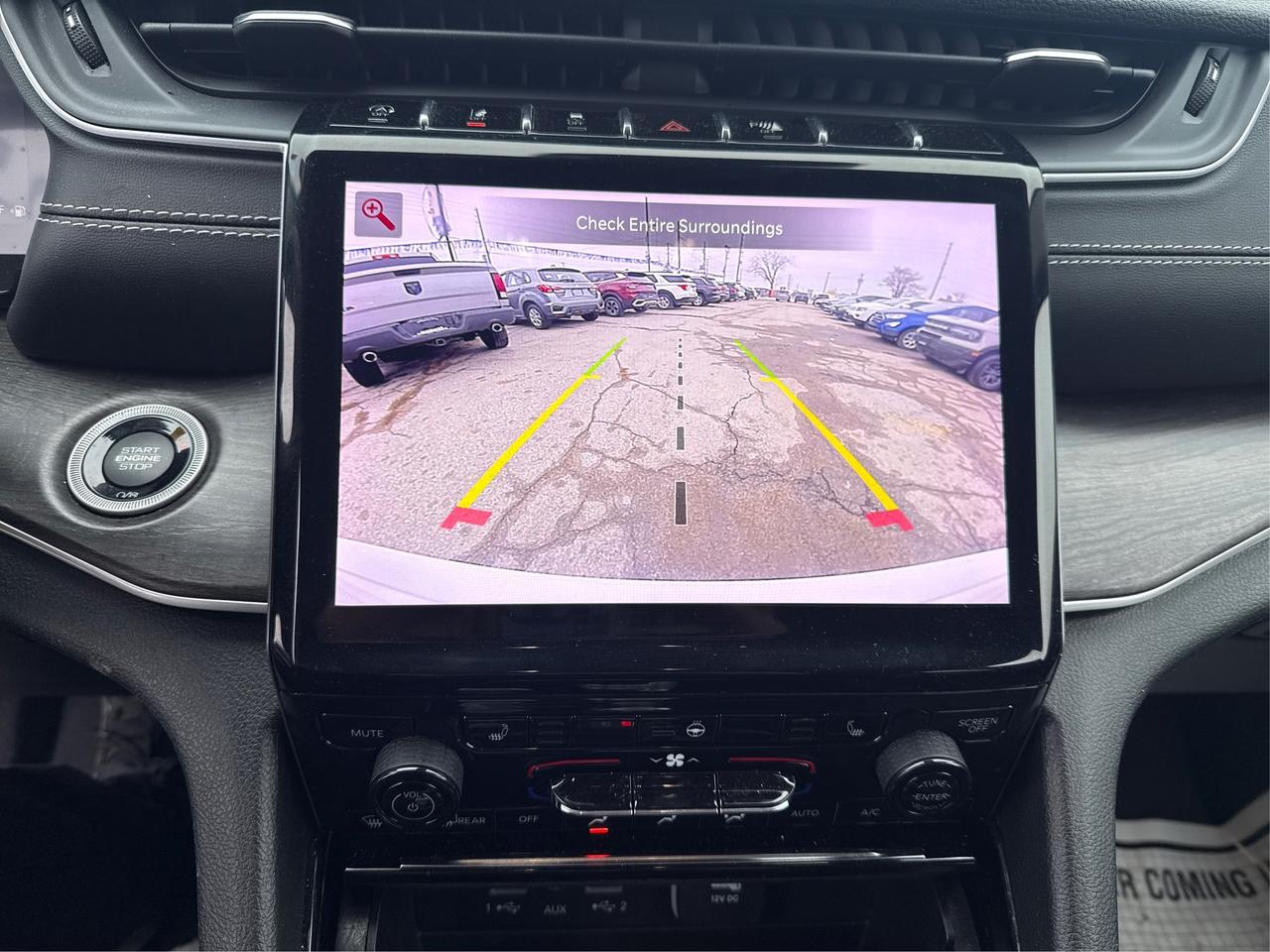 2023 Jeep Grand Cherokee NAV LEATHER HEATED SEATS! WE FINANCE ALL CREDIT! Photo