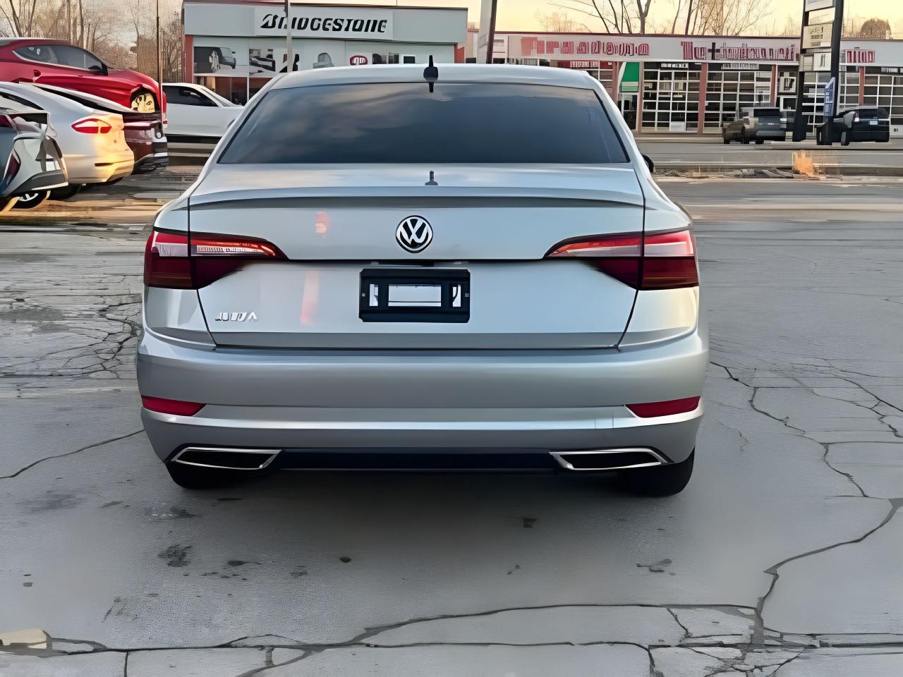 2019 Volkswagen Jetta Execline Auto NAV LEATHER ROOF WE FINANCE ALL CRED Photo3