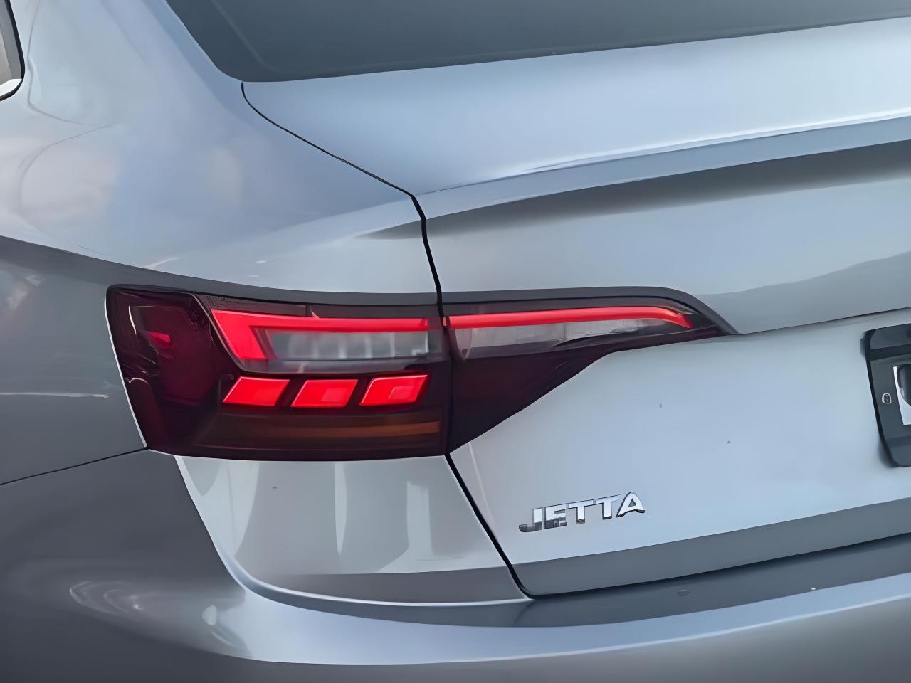 2019 Volkswagen Jetta Execline Auto NAV LEATHER ROOF WE FINANCE ALL CRED Photo