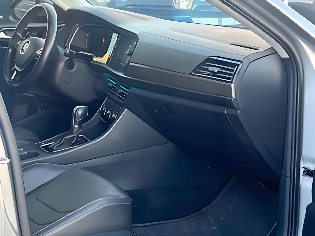 2019 Volkswagen Jetta Execline Auto NAV LEATHER ROOF WE FINANCE ALL CRED Photo