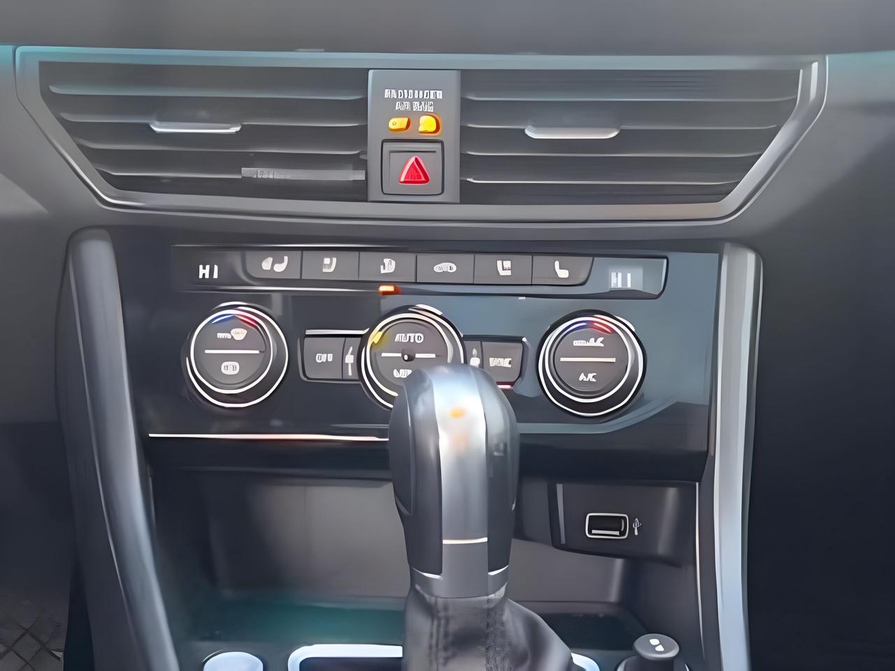 2019 Volkswagen Jetta Execline Auto NAV LEATHER ROOF WE FINANCE ALL CRED Photo