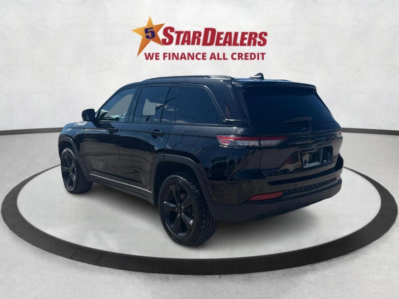 2023 Jeep Grand Cherokee LEATHER SUEDE HEATED SEATS LOADED WE FINANCE ALL! Photo4