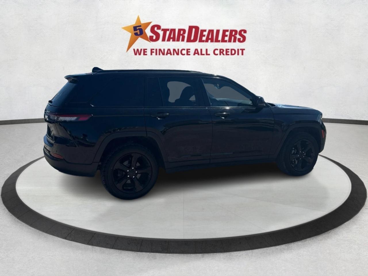 2023 Jeep Grand Cherokee LEATHER SUEDE HEATED SEATS LOADED WE FINANCE ALL! Photo