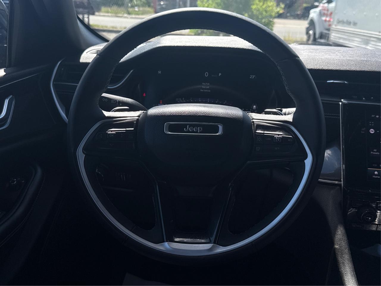 2023 Jeep Grand Cherokee LEATHER SUEDE HEATED SEATS LOADED WE FINANCE ALL! Photo