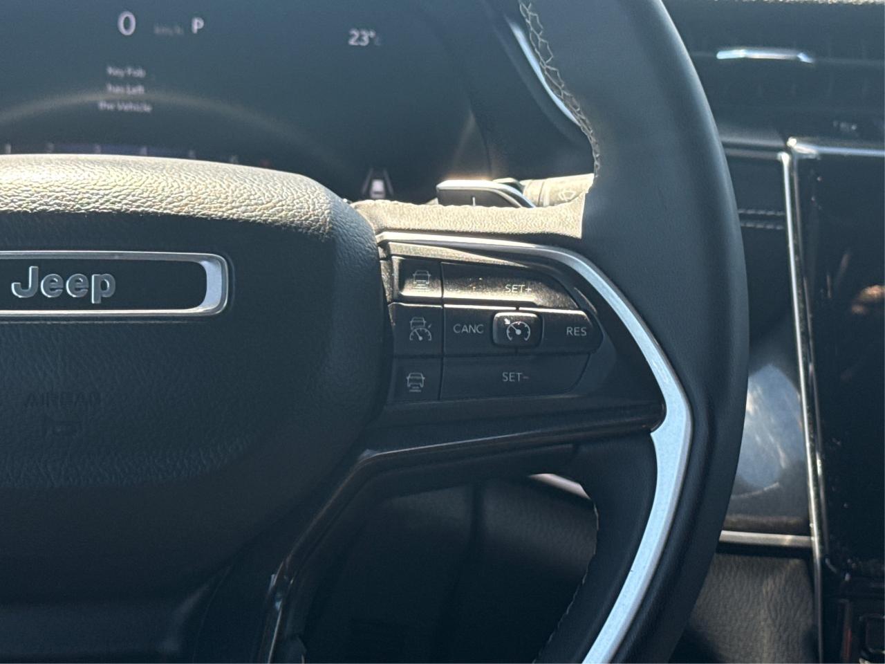 2023 Jeep Grand Cherokee LEATHER SUEDE HEATED SEATS LOADED WE FINANCE ALL! Photo