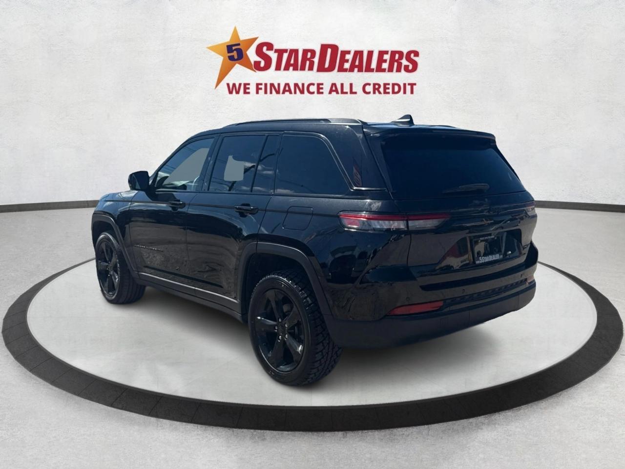 2023 Jeep Grand Cherokee LEATHER SUEDE HEATED SEATS LOADED WE FINANCE ALL! Photo