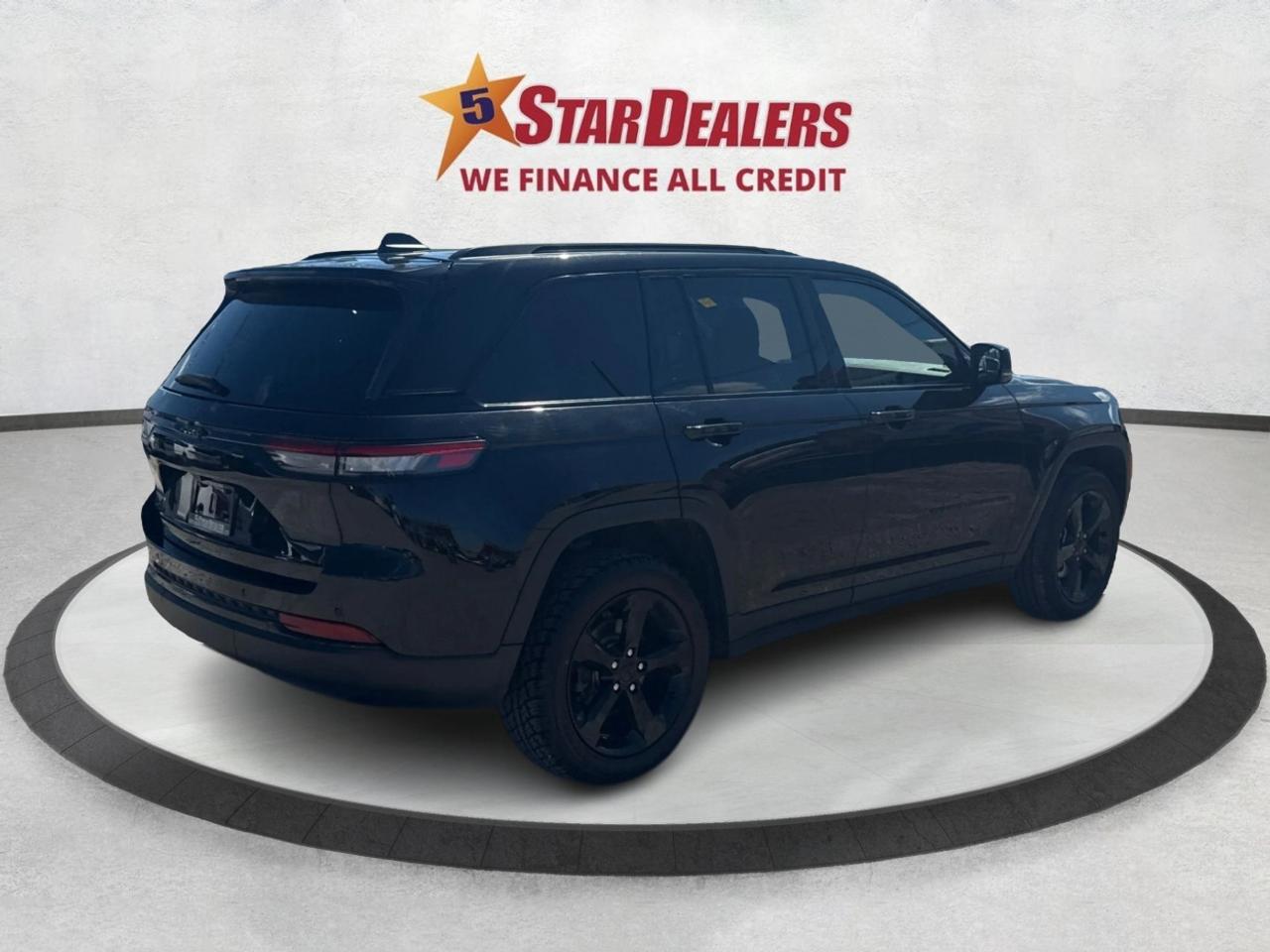 2023 Jeep Grand Cherokee LEATHER SUEDE HEATED SEATS LOADED WE FINANCE ALL! Photo