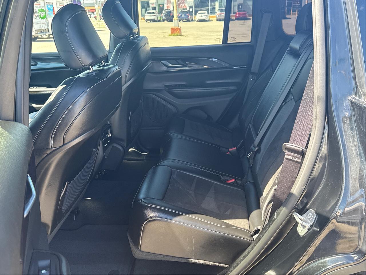 2023 Jeep Grand Cherokee LEATHER SUEDE HEATED SEATS LOADED WE FINANCE ALL! Photo