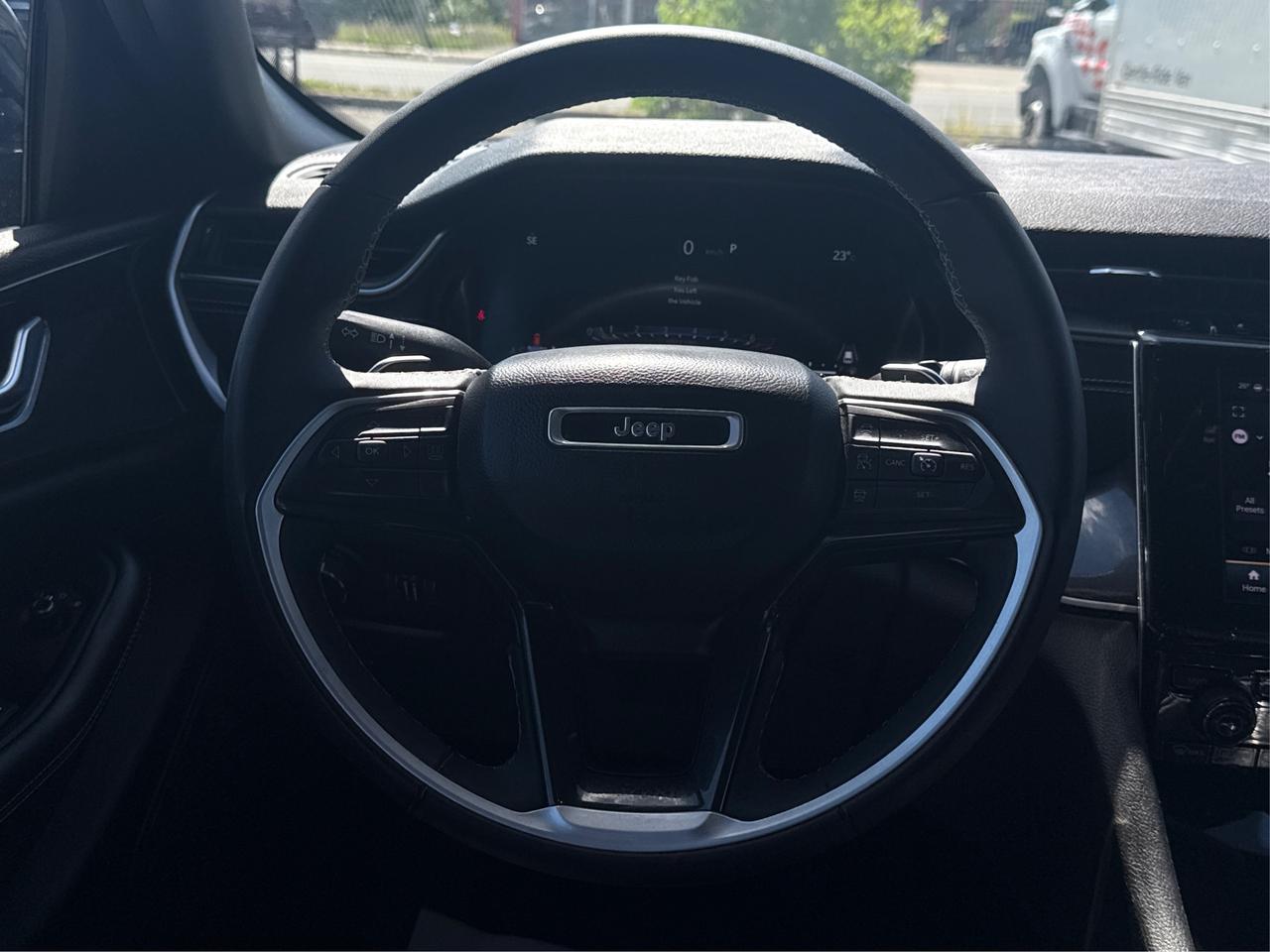 2023 Jeep Grand Cherokee LEATHER SUEDE HEATED SEATS LOADED WE FINANCE ALL! Photo