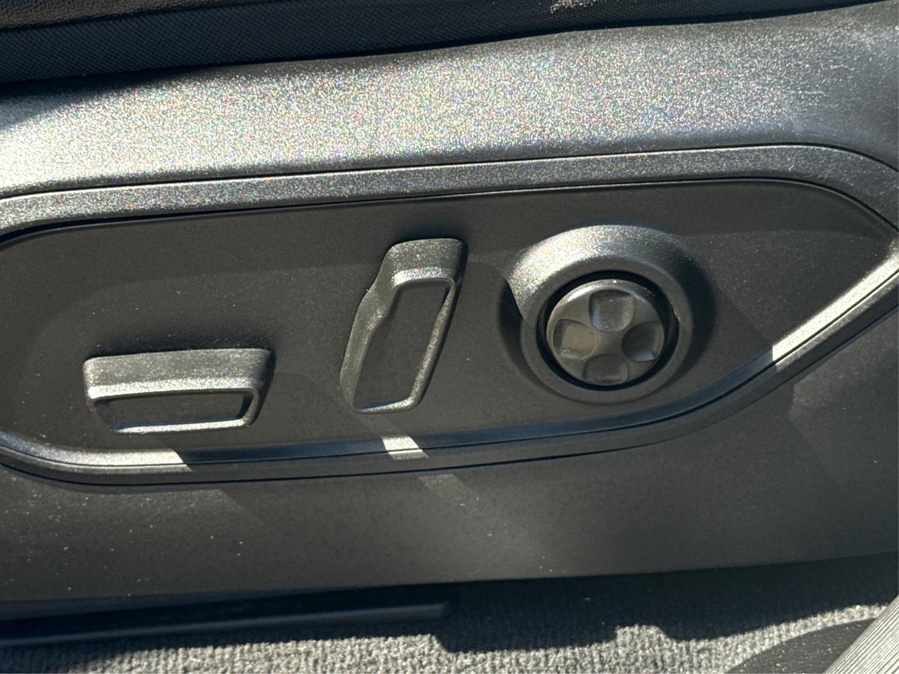 2023 Jeep Grand Cherokee LEATHER SUEDE HEATED SEATS LOADED WE FINANCE ALL! Photo