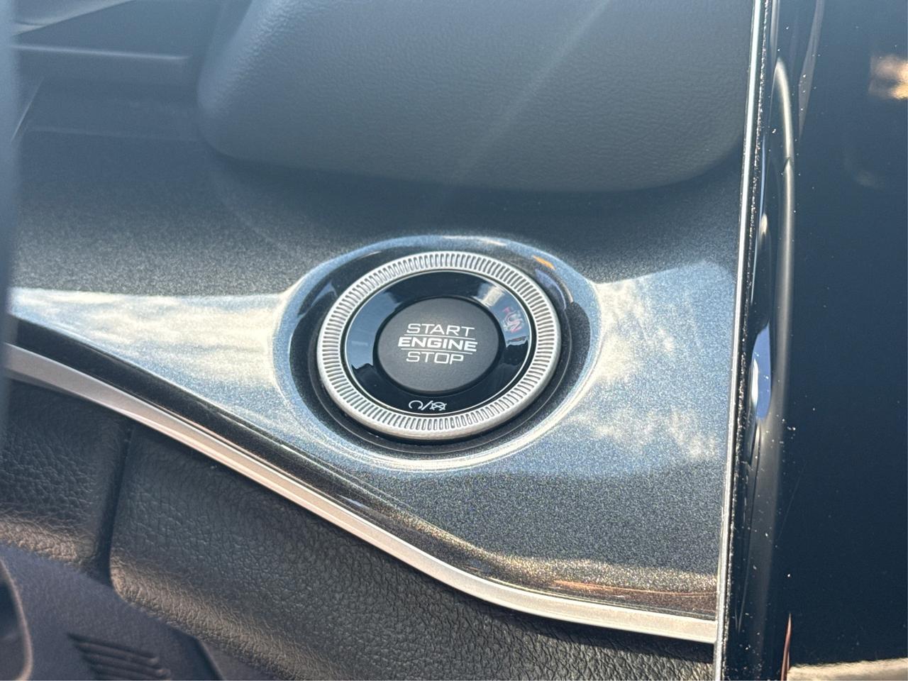 2023 Jeep Grand Cherokee LEATHER SUEDE HEATED SEATS LOADED WE FINANCE ALL! Photo