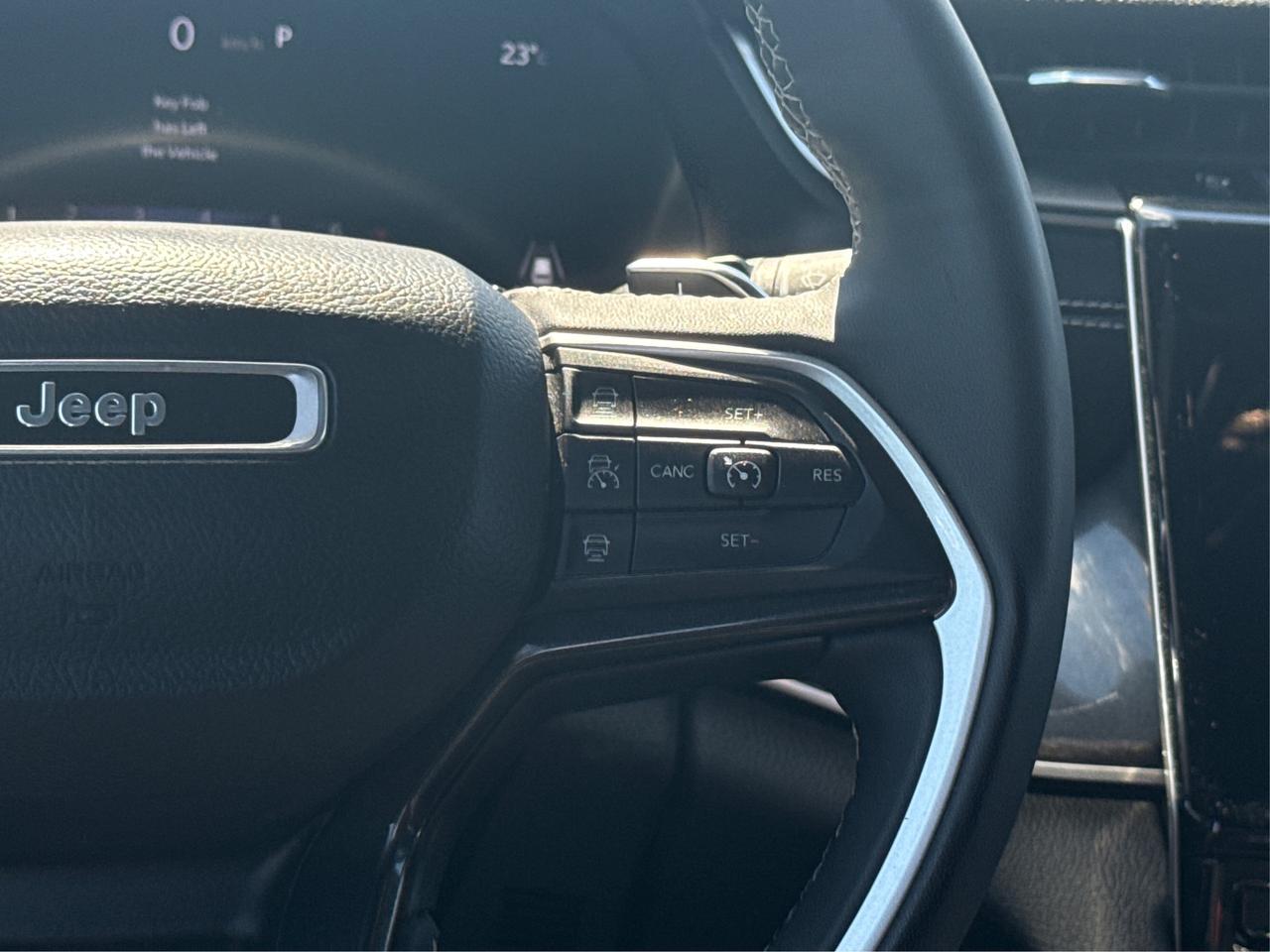 2023 Jeep Grand Cherokee LEATHER SUEDE HEATED SEATS LOADED WE FINANCE ALL! Photo